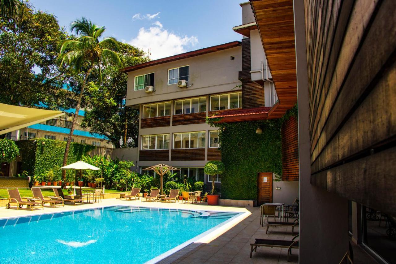 Mamba Point Hotel Monrovia Buitenkant foto