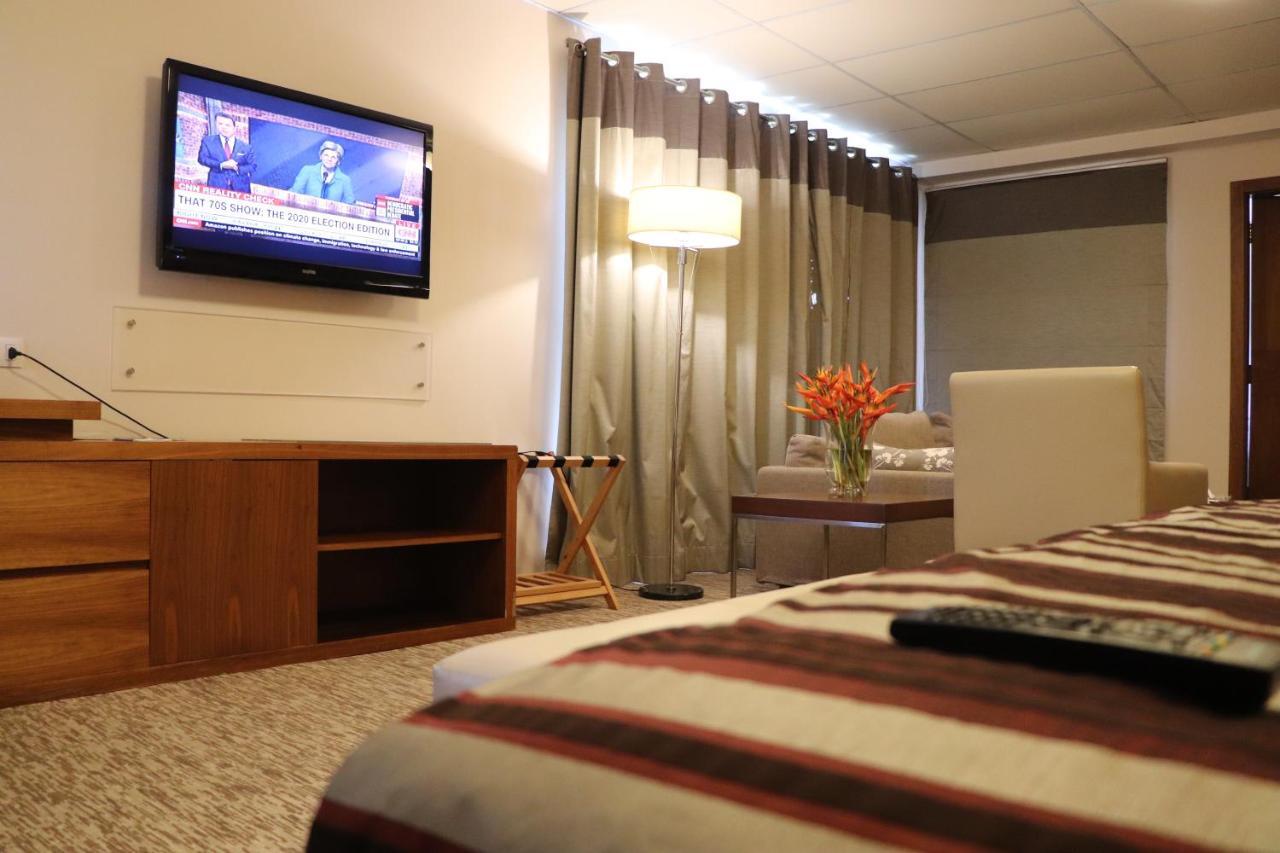 Mamba Point Hotel Monrovia Buitenkant foto