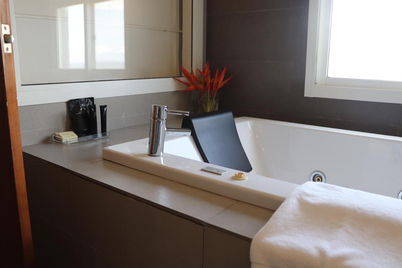 Mamba Point Hotel Monrovia Buitenkant foto