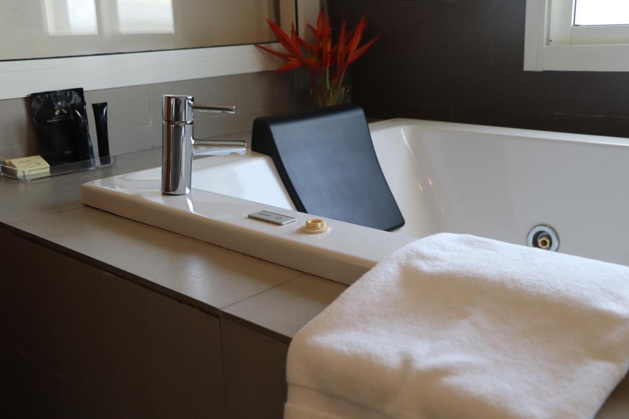 Mamba Point Hotel Monrovia Buitenkant foto